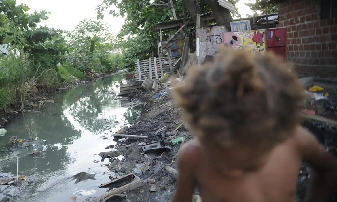 Análise do Unicef aponta que 30 milhões de crianças podem ser afetadas por riscos climáticos no Brasil